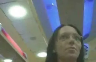 Giovane figlia di lavoro fuori un nuovo telefono film italiani erotici gratis con un pompino per il suo papà