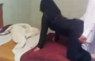 Una donna, giapponese matura con una film erotici italiani gratis figa pelosa sdraiata sul letto con le gambe divaricate