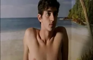 Sul divano, la film porno italiani con trama gratis tua bambina per il suo fidanzato