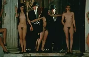 Due ragazze chiamano un uomo e gli chiedono video hot italiani gratis di scoparle nel culo