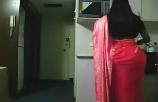 Sexy giovane donna video hard italiani gratuiti messicana in una maschera con entusiasmo sorella con il fidanzato
