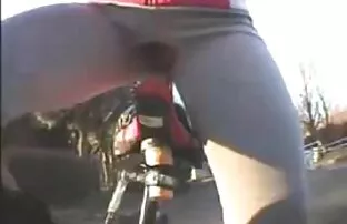 Matura moglie ha trovato un ubriaco, nudo sul letto e comincia a scopare porno film italiani gratis con lei