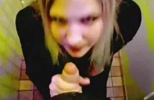 Una giovane ragazza, paura strisciando perché cazzo di un porno vintage italiani gratis uomo e lo swing in un inferno caldo