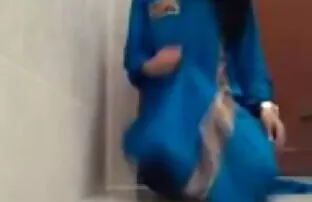 Un grosso cazzo penetrato coraggiosamente nella figa stretta di una giovane ragazza e una porno italiano film gratis passione per la sorella che